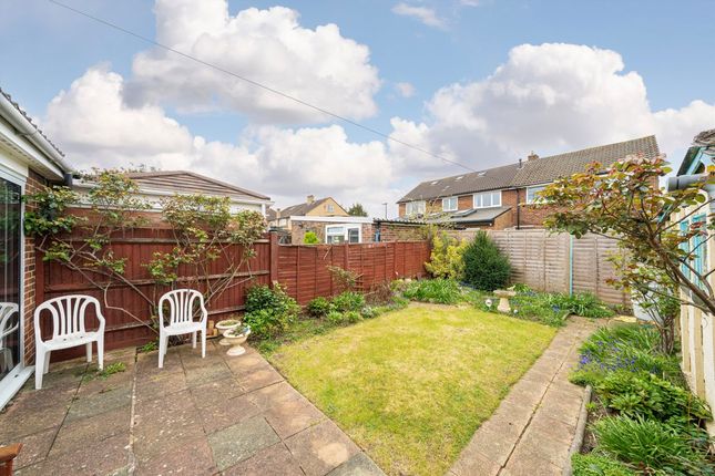 2, Haslemere Close, Hampton photo 4