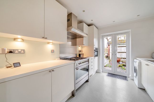 13, Range Way, Shepperton photo 4