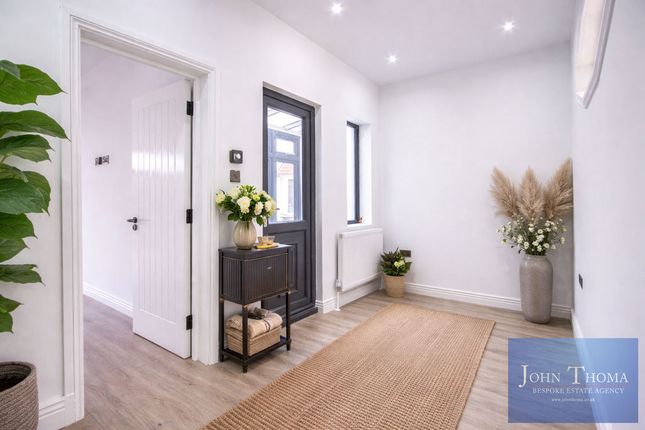 31, Hollybush Hill, London photo 3
