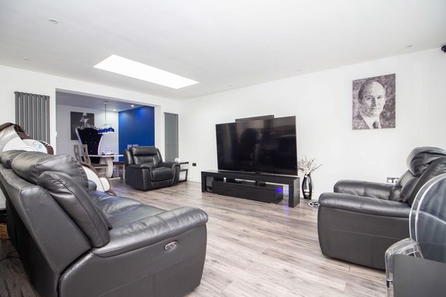 22 Harrow Way, Watford photo 2