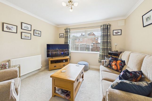 8, Lea Crescent, Cottingham photo 3