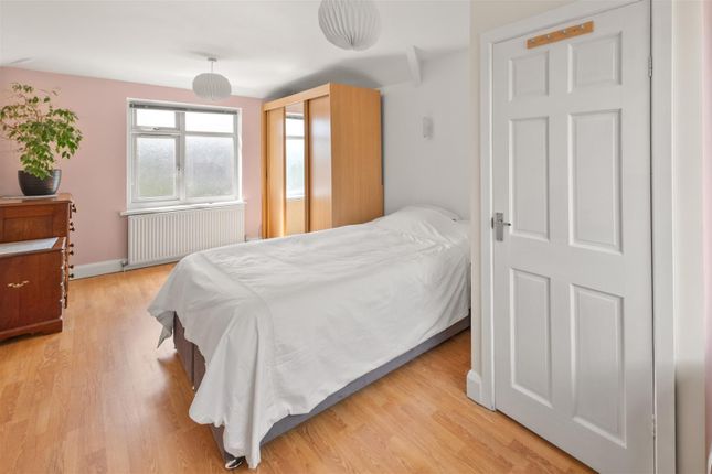 29, Fredora Avenue, Hayes photo 4