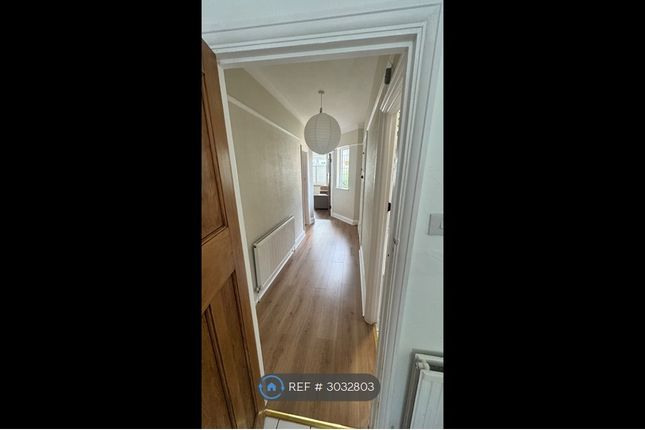 A Maycross Avenue, Morden photo 3