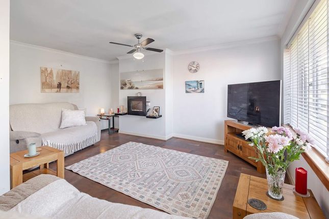 93, Millburn Crescent, Armadale photo 2