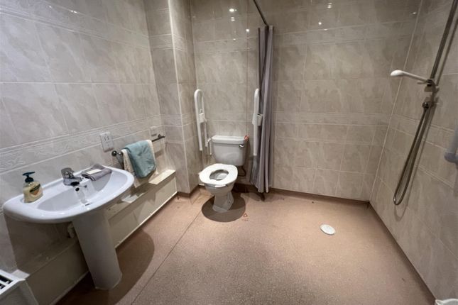 274 Reeve Court Village photo 4