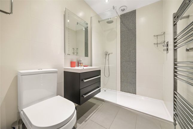 Flat 2, 14, Church Street, Surrey photo 2