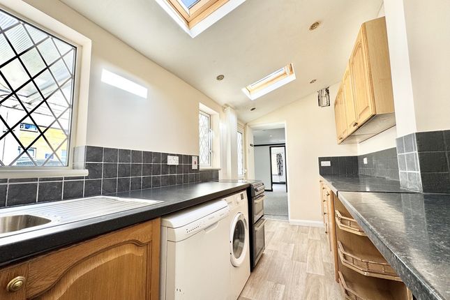 98, Albert Street, Ventnor photo 4