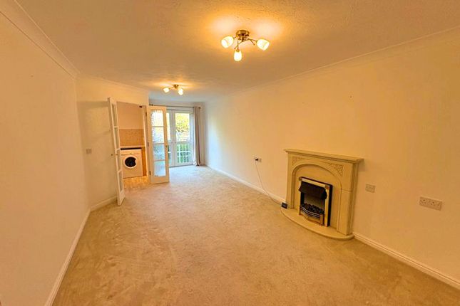 46 Lovell Court Parkway, Crewe photo 3