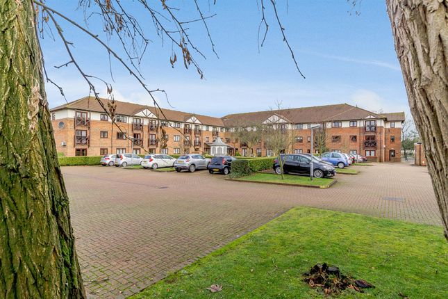 Flat for sale in Ravenscourt, Sawyers Hall Lane, Brentwood