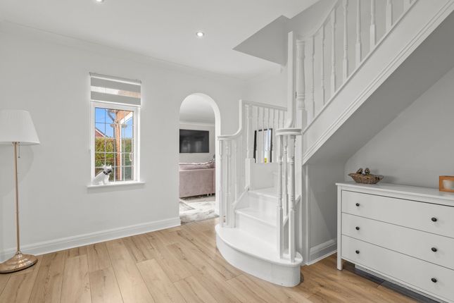 8 White House Lane, High Wycombe photo 2