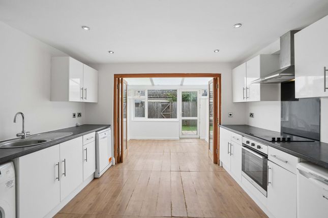 24 Thorney Leys, Witney photo 2