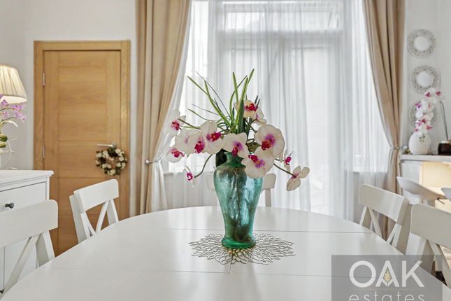 216 Princes Avenue, London photo 3