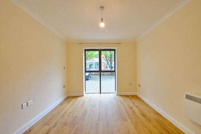 Flat to rent in St Thomas Street, Redcliffe