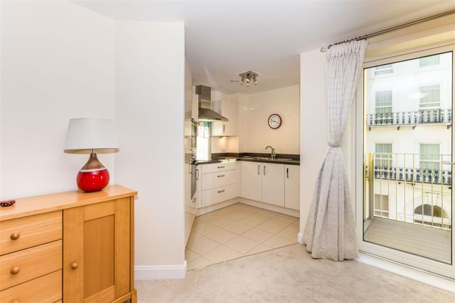 9 Savoy House, South Parade, Southsea photo 3