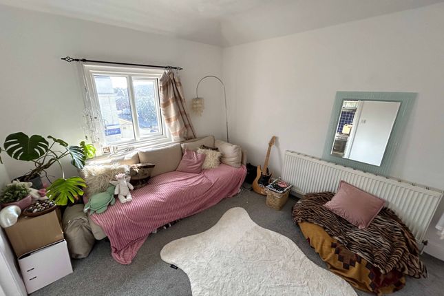 Flat 2, 797a Christchurch Road, Bournemouth photo 3
