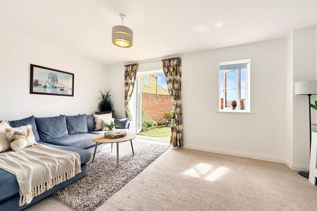 10 Wearn Road, Faringdon photo 3