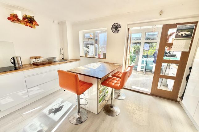 3, Nightingale Drive, Weymouth photo 4