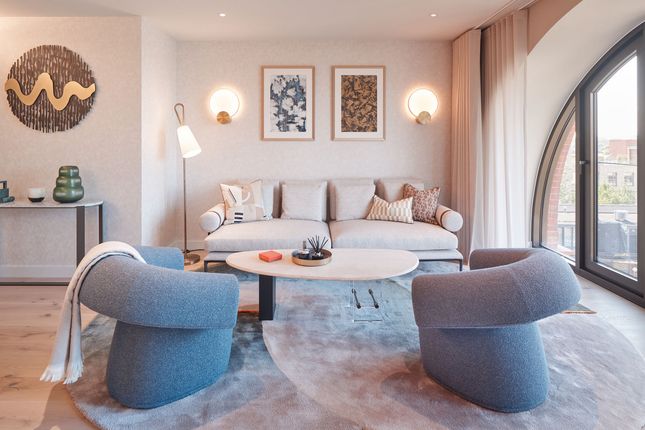 Flat J5.1, 39, Chelsea Waterfront, London photo 3