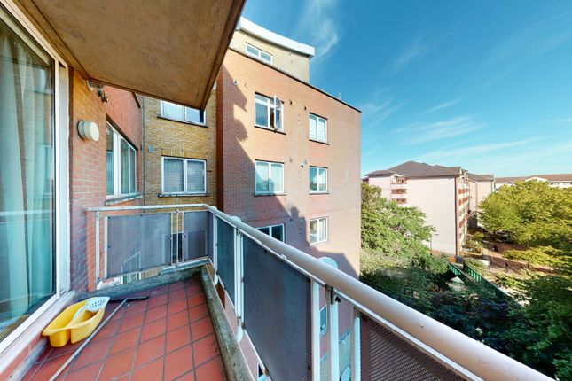 Flat for sale in Regent Court, 1 North Bank, London