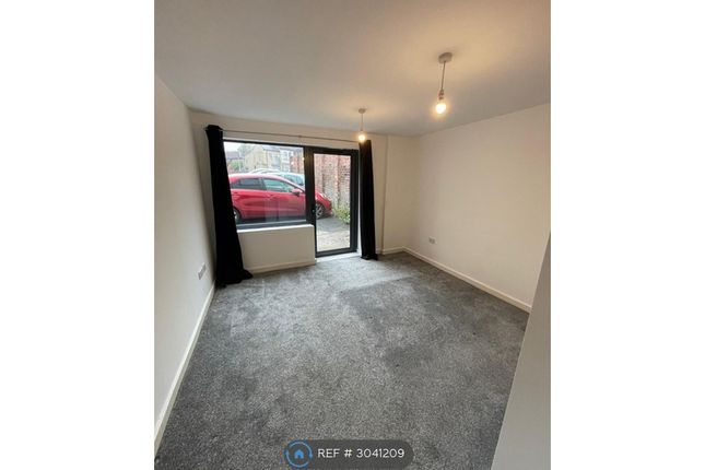 Flat, Grange Road West, Prenton photo 4
