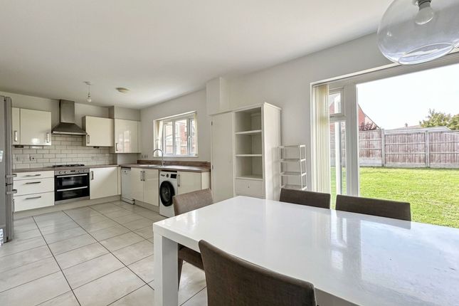10 Wiltshire Gardens, Ashford photo 2