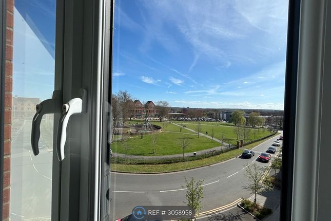 Flat, Dower Court Biscoe Way, Wokingham photo 2