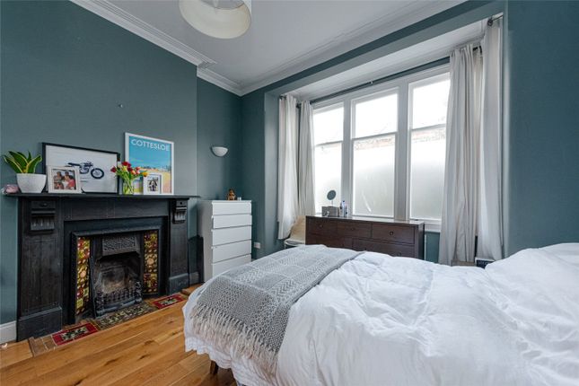 Flat to rent in Clifford Gardens, London