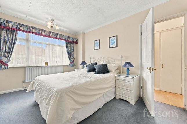 19 Woodland Close, Brentwood photo 3
