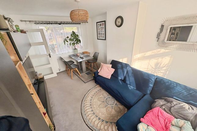 39, Haig Road, Aldershot photo 2