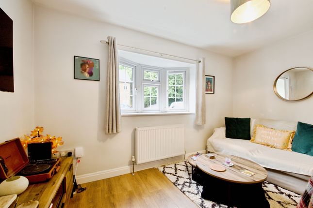 Flat 1/Forest Court, 157 Forest Road, Loughton photo 3