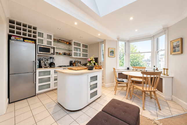 Flat 5, 4 Ladbroke Gardens, London photo 3