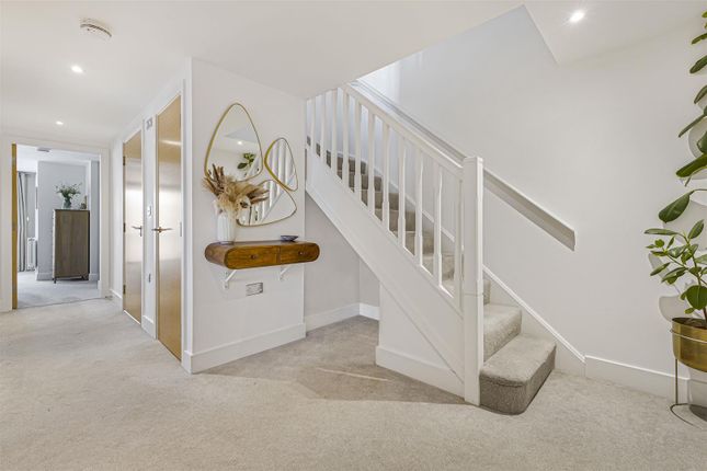 Morewood Close, Sevenoaks photo 3