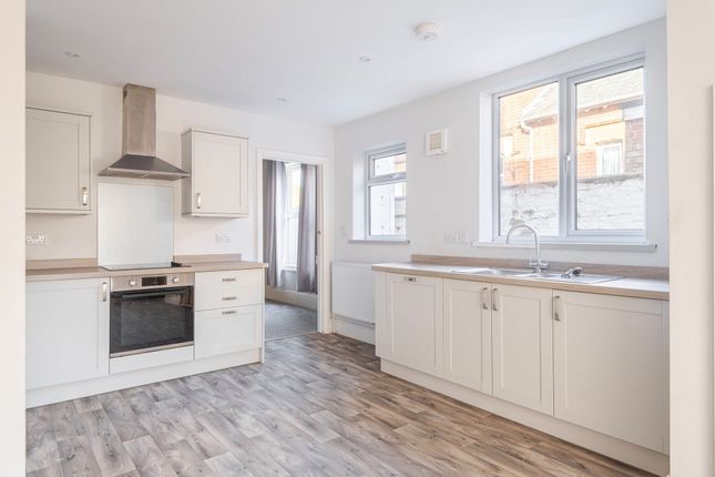 21 Beccles Road, Lowestoft photo 4
