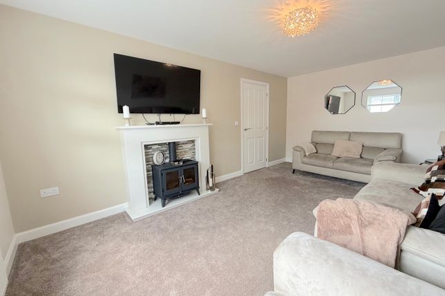 16, Dawes Way, Cannock photo 2