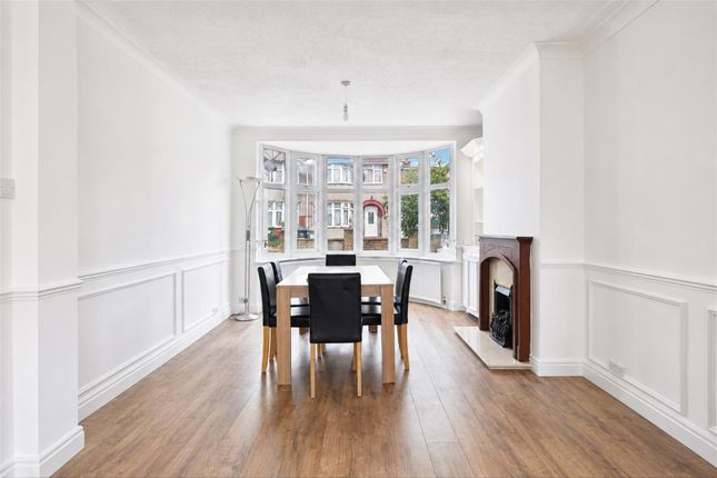 35, Chestnut Grove, Wembley photo 3