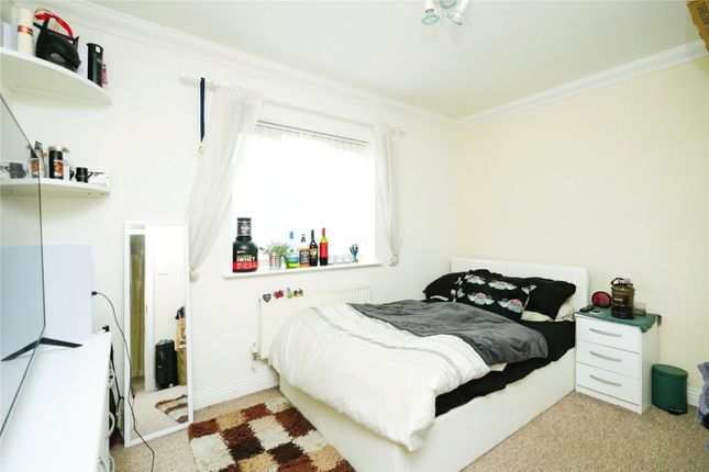 Town house for sale in Victoria Court, Bicester, Oxfordshire