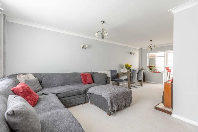 14, Priors Road, Windsor photo 3