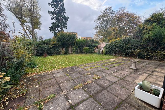 4 St. Marys Avenue South, Southall photo 4