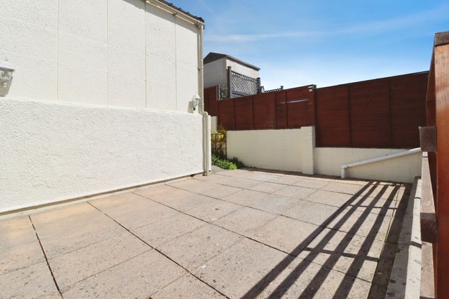 23, Orchard Gardens, Gloucestershire photo 4