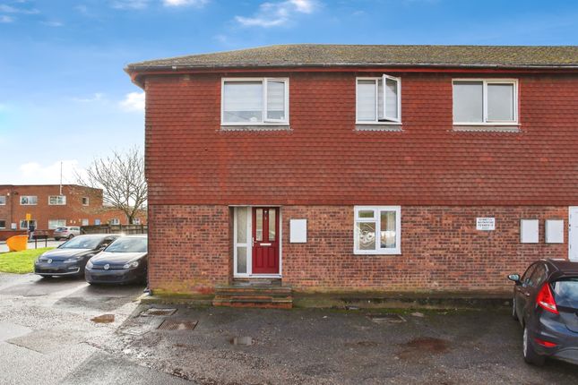 2-bed flat on Flat 1, Scott House, Station Approach, Tonbridge, £170,000