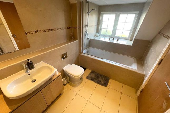 Bathroom.Jpg