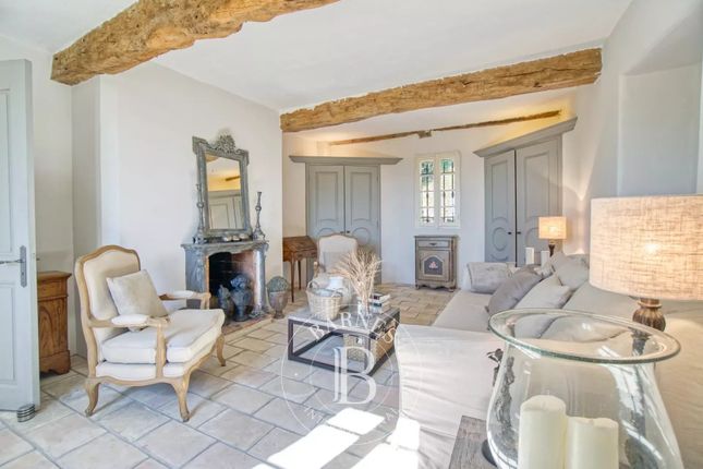 Country house for sale in Châteauneuf-Grasse, 06740, France