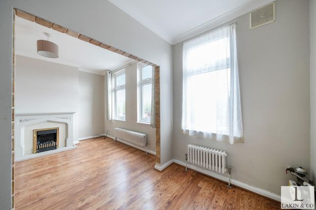 284A, Kingshill Avenue, Hayes photo 4