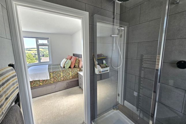 Ensuite And Bedroom.Jpg