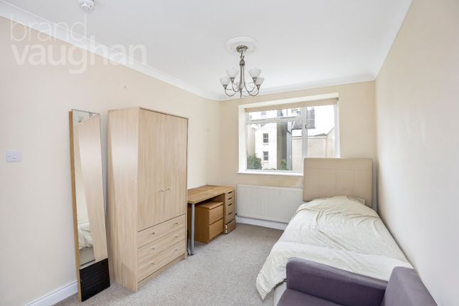 Flat 3, 11, Chesham Place, East Sussex photo 4