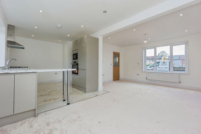 5, Spalding Drive, Greater Manchester photo 3