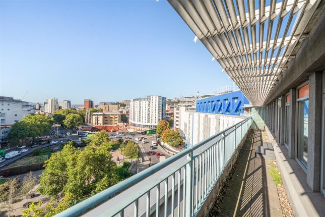 2-bed flat on Penthouse, City Centre BS1, £310,000