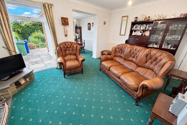 30, Lynval Road, Brierley Hill photo 2