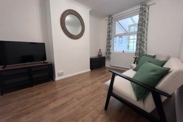 95 Cheddon Road, Taunton photo 5