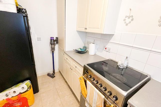 19, Windmill Drive, London photo 3